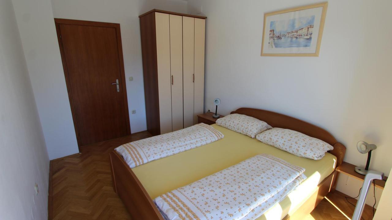 Apartmani Totic Malinska Buitenkant foto