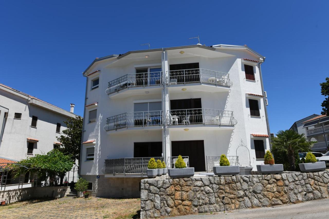 Apartmani Totic Malinska Buitenkant foto