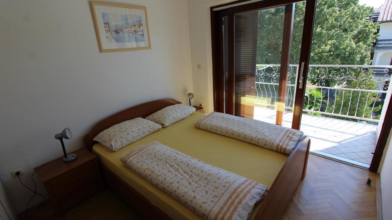 Apartmani Totic Malinska Buitenkant foto