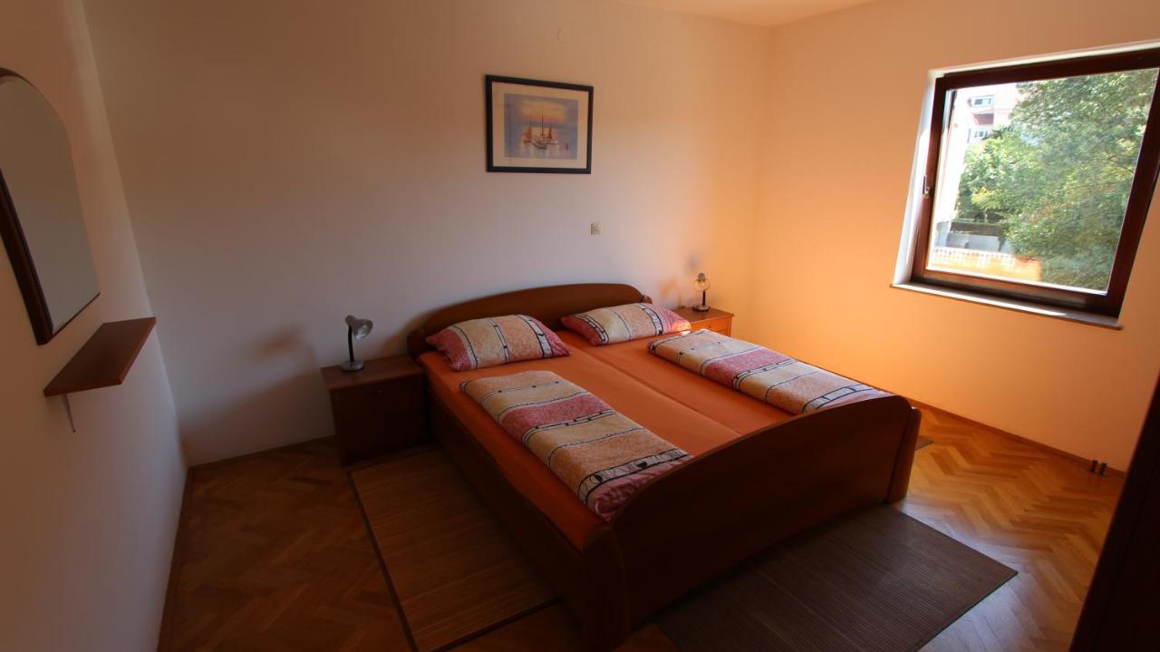 Apartmani Totic Malinska Buitenkant foto