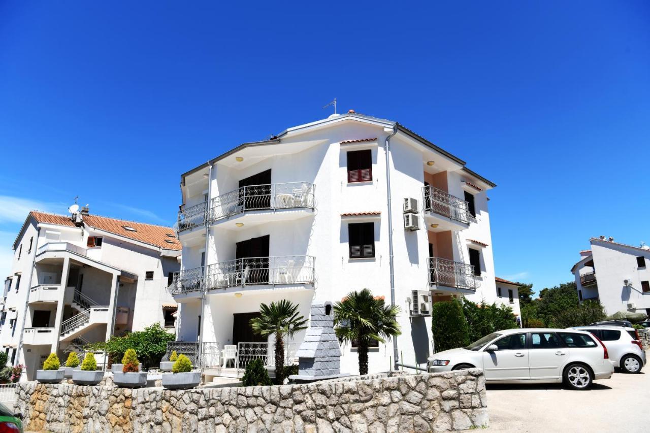Apartmani Totic Malinska Buitenkant foto