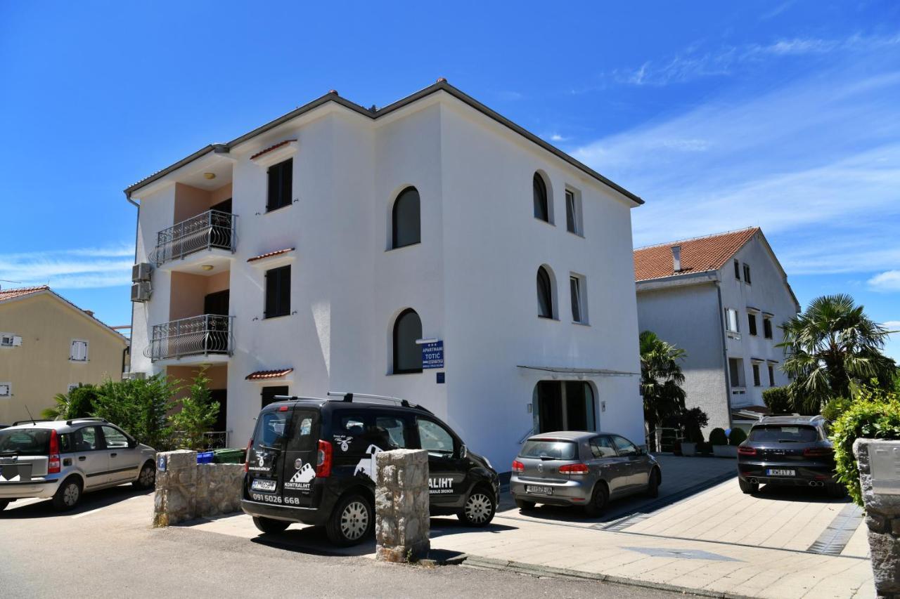Apartmani Totic Malinska Buitenkant foto