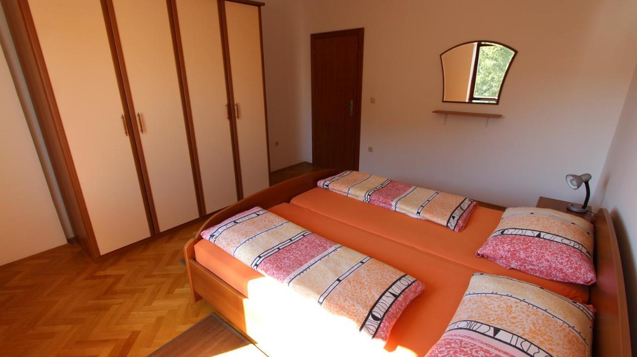Apartmani Totic Malinska Buitenkant foto