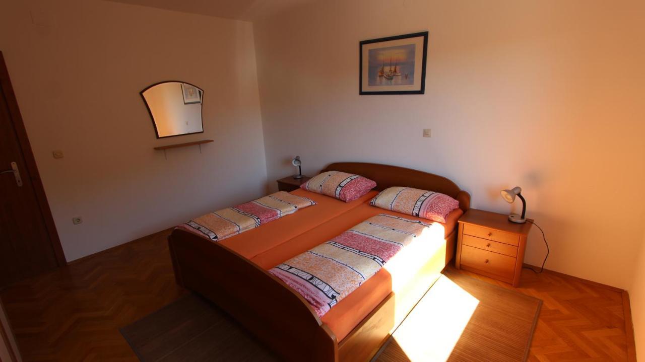 Apartmani Totic Malinska Buitenkant foto