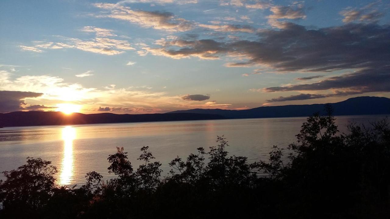 Apartmani Totic Malinska Buitenkant foto