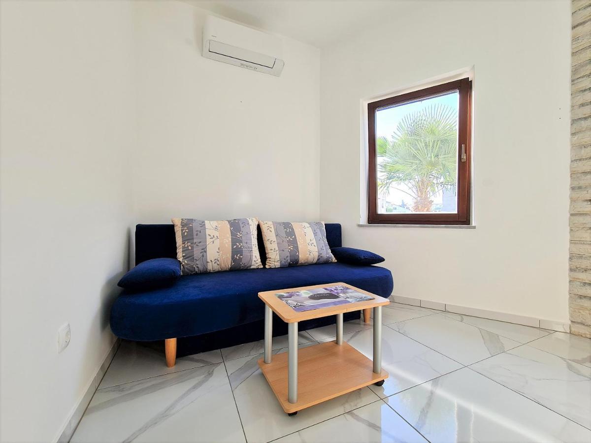Apartmani Totic Malinska Buitenkant foto