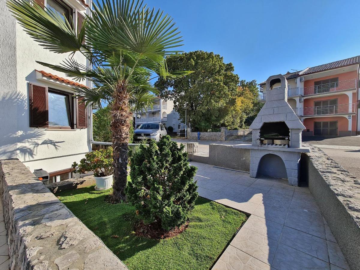 Apartmani Totic Malinska Buitenkant foto