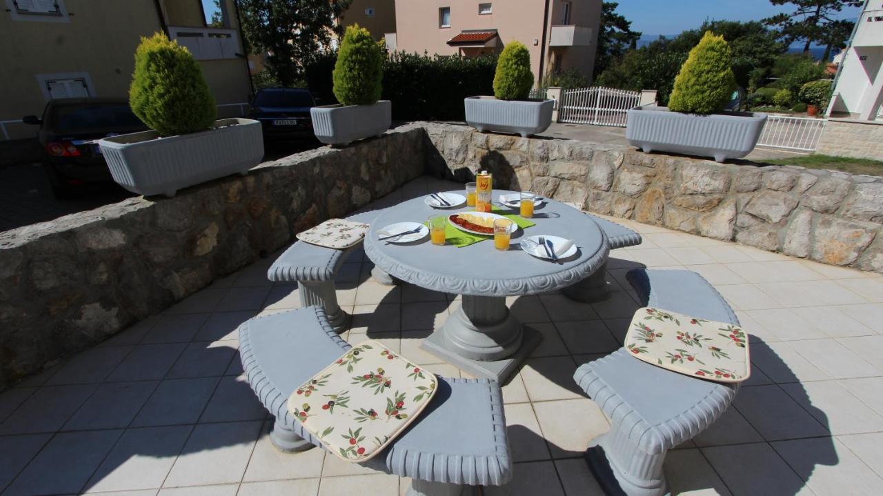 Apartmani Totic Malinska Buitenkant foto