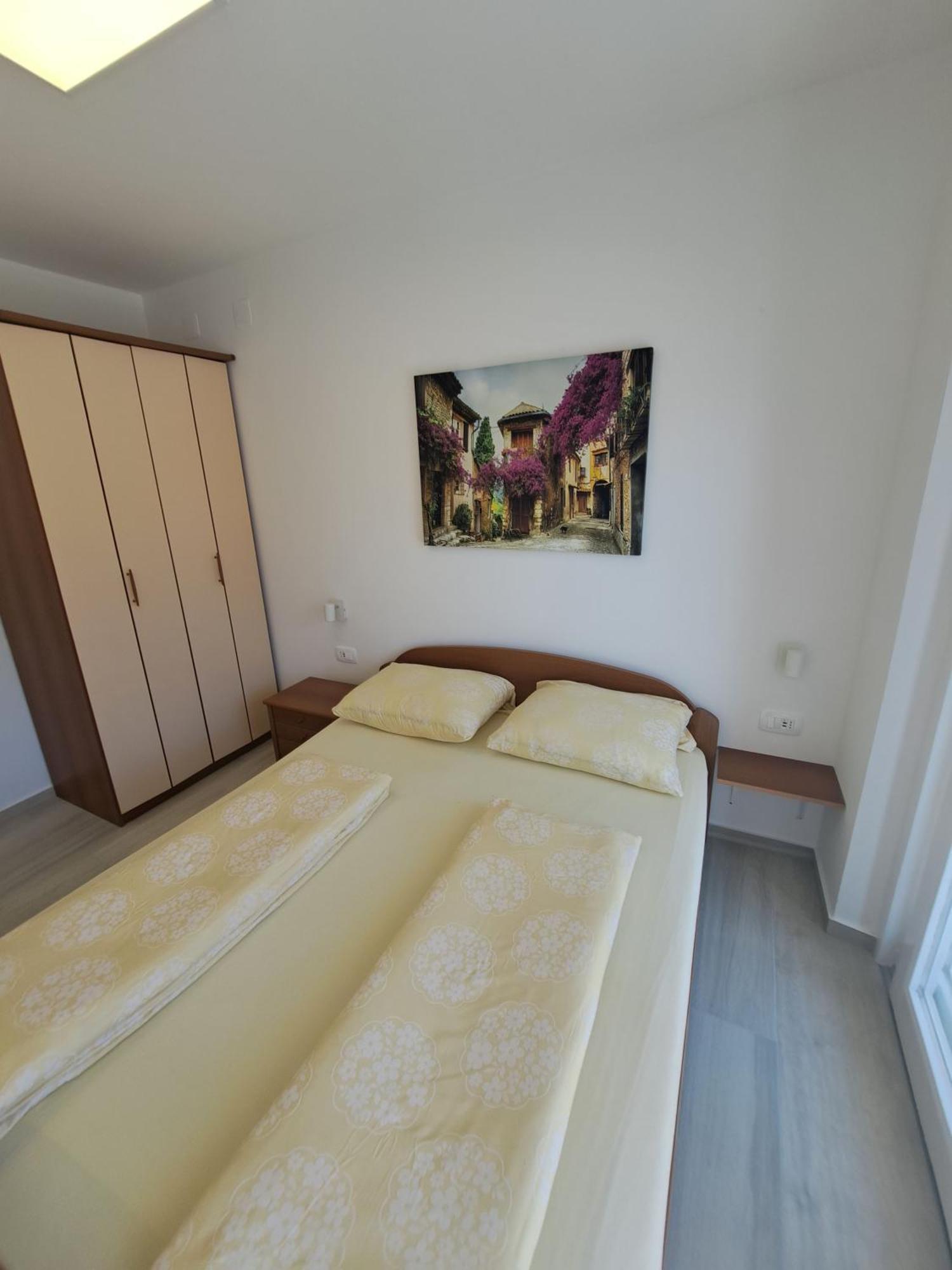 Apartmani Totic Malinska Buitenkant foto