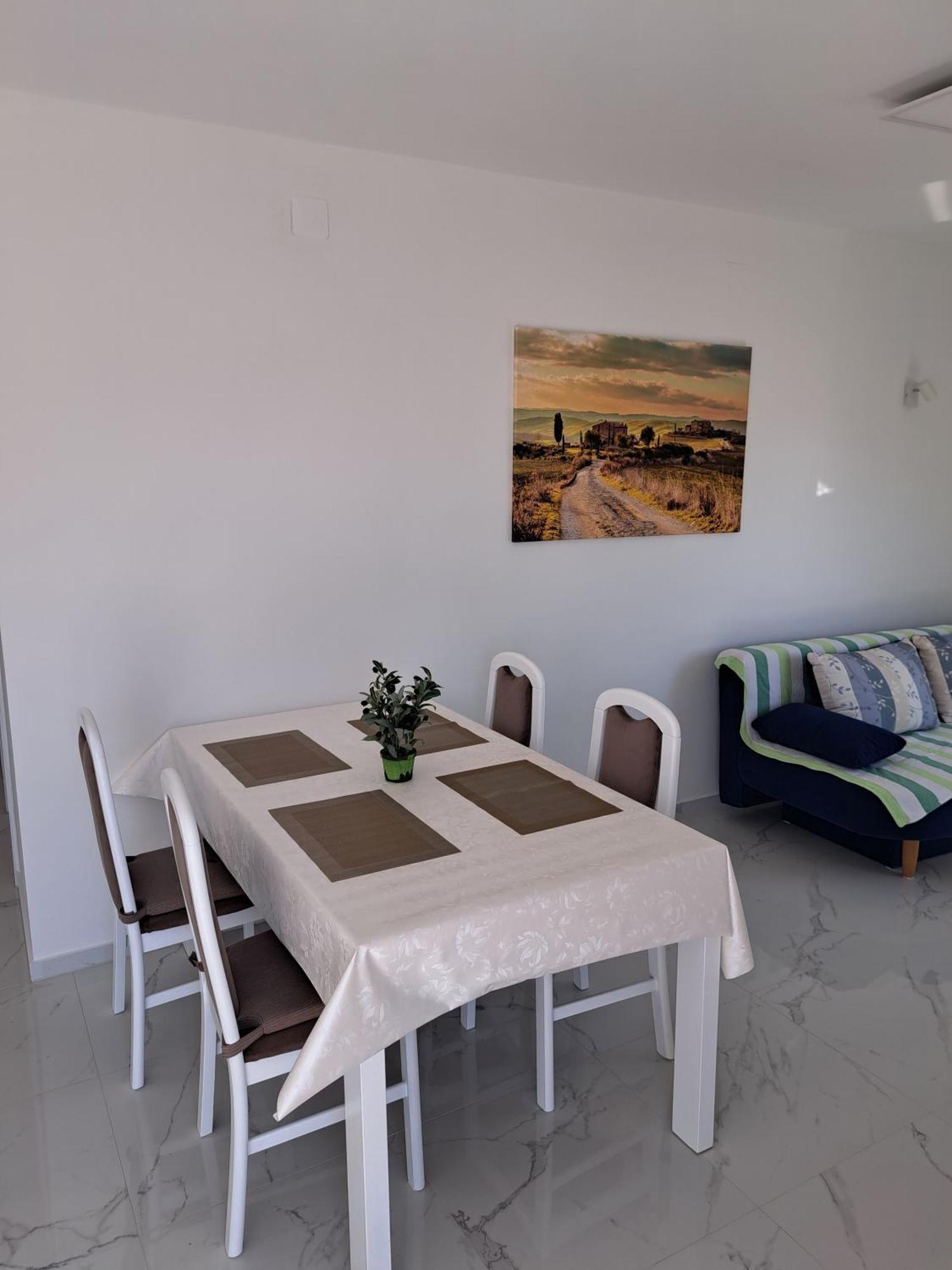 Apartmani Totic Malinska Buitenkant foto