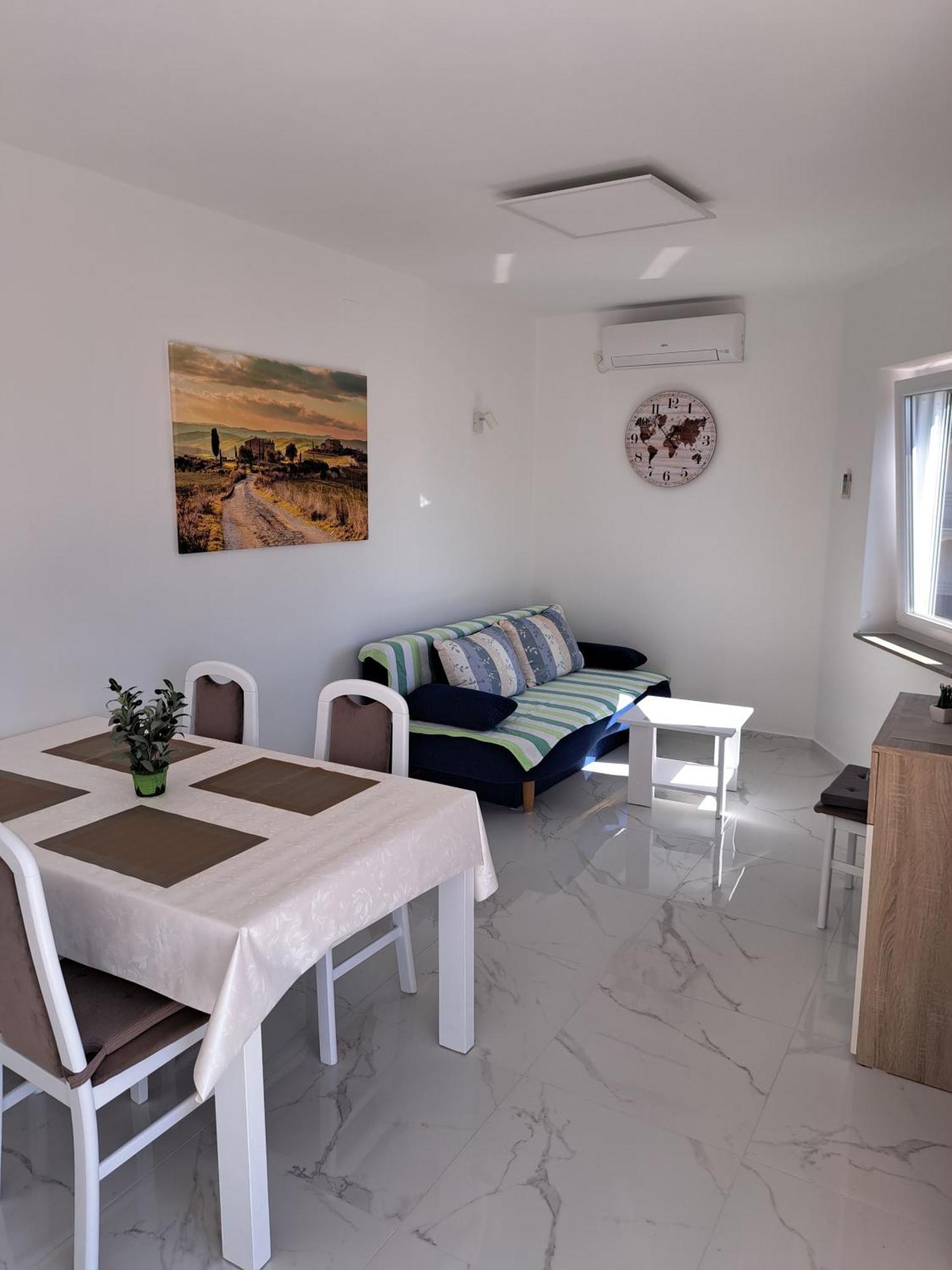 Apartmani Totic Malinska Buitenkant foto