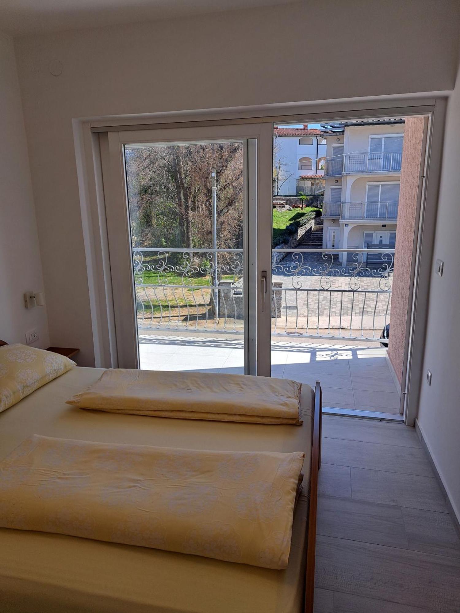 Apartmani Totic Malinska Buitenkant foto