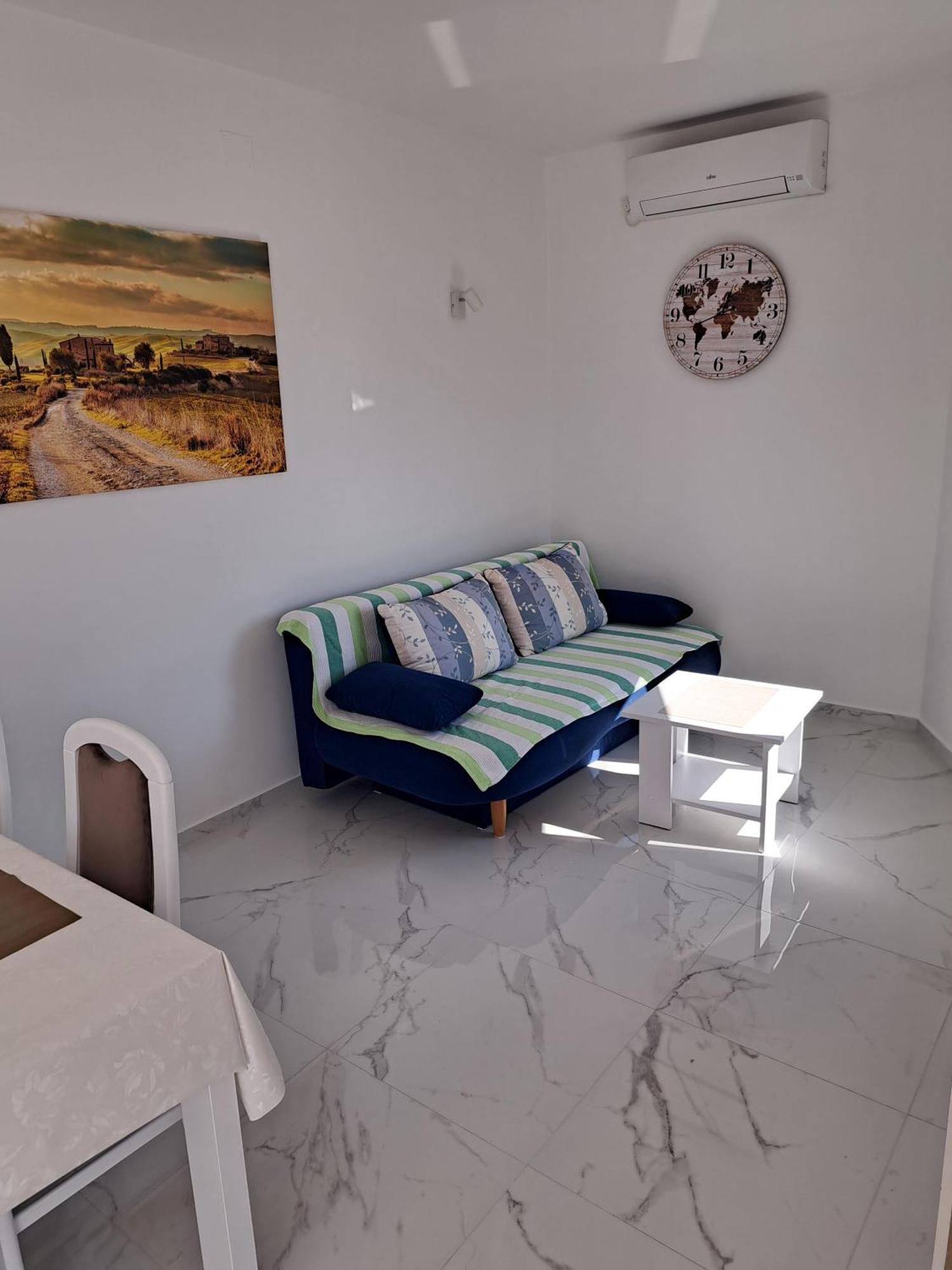 Apartmani Totic Malinska Buitenkant foto