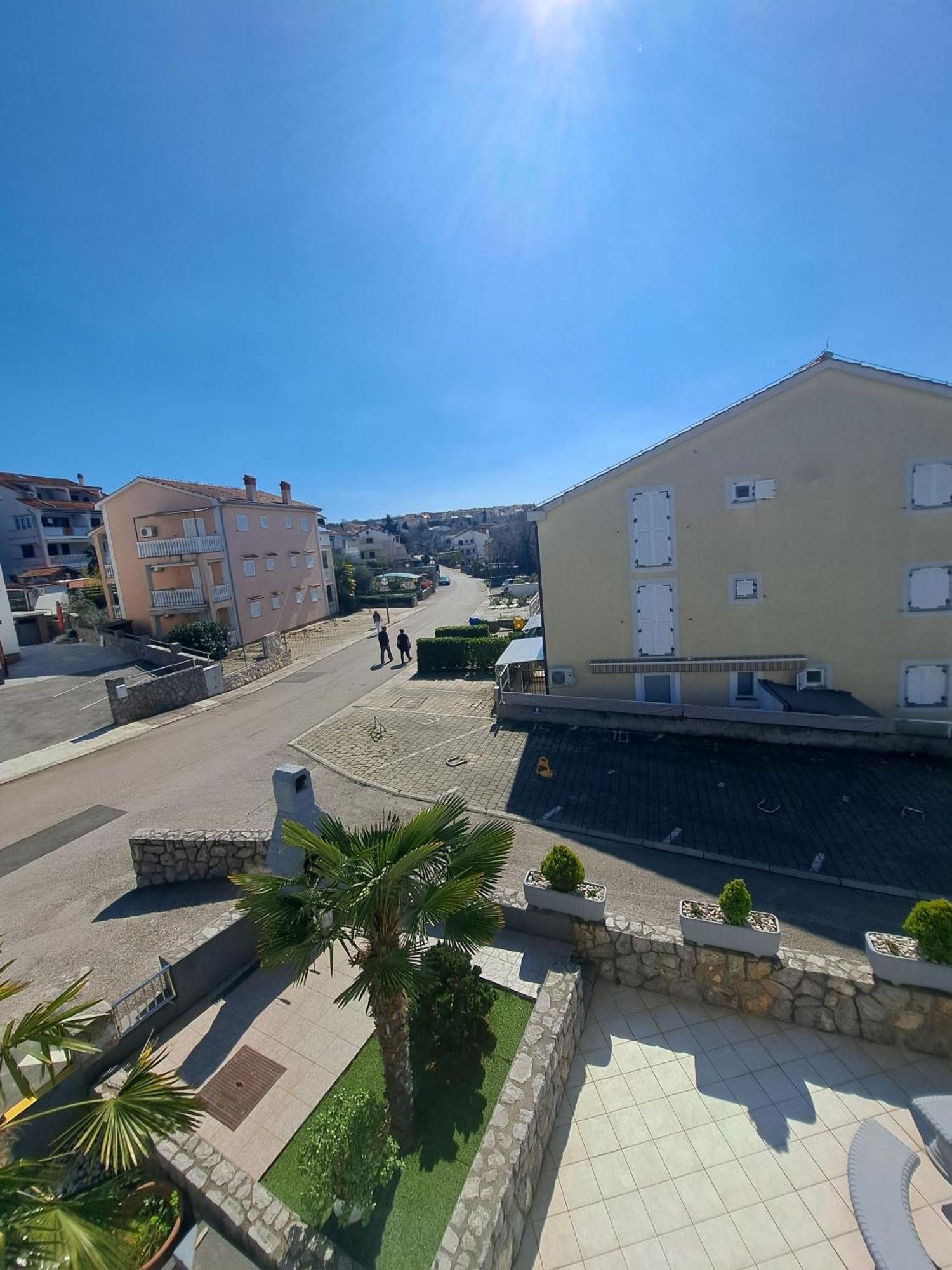 Apartmani Totic Malinska Buitenkant foto