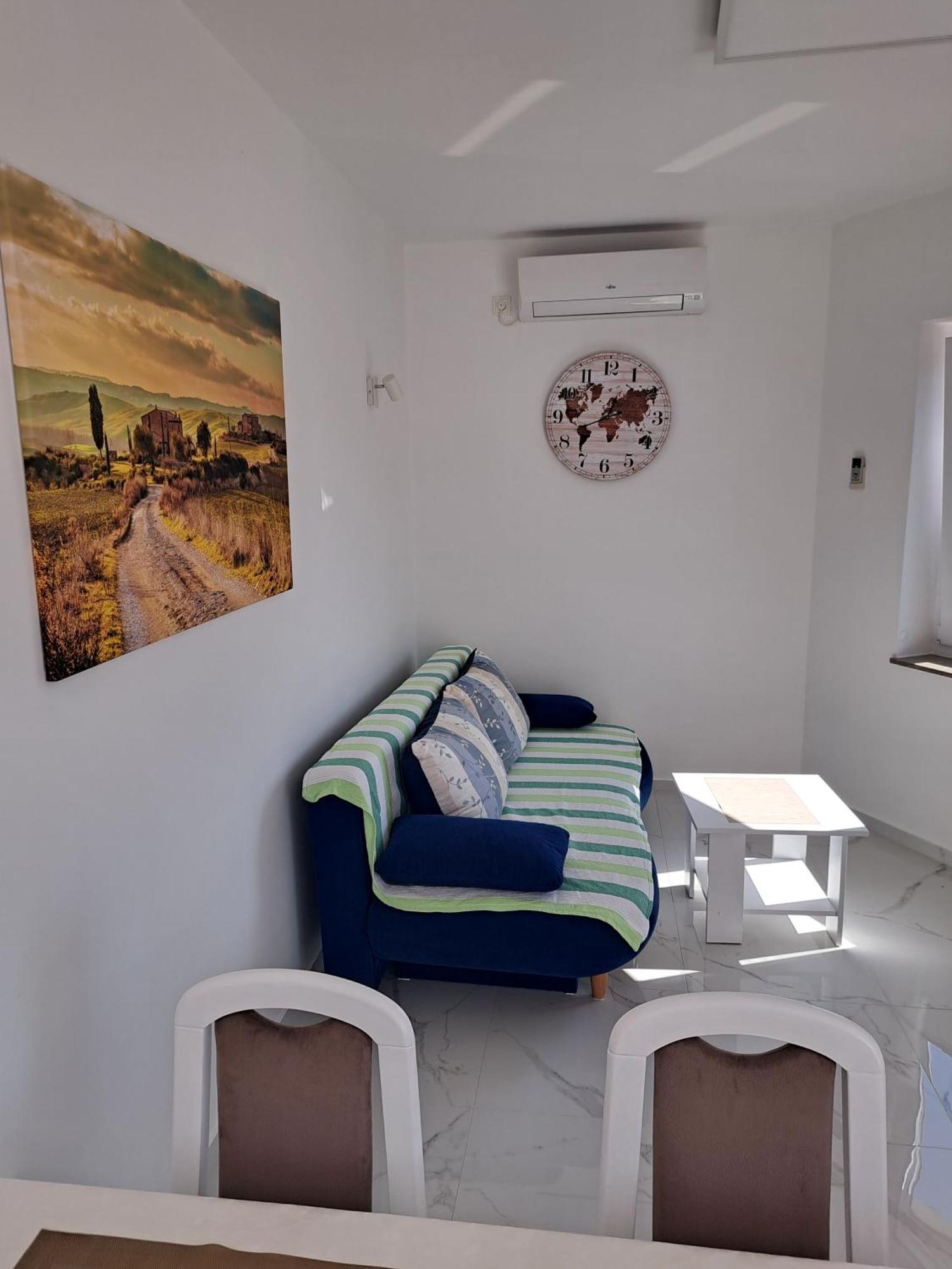 Apartmani Totic Malinska Buitenkant foto