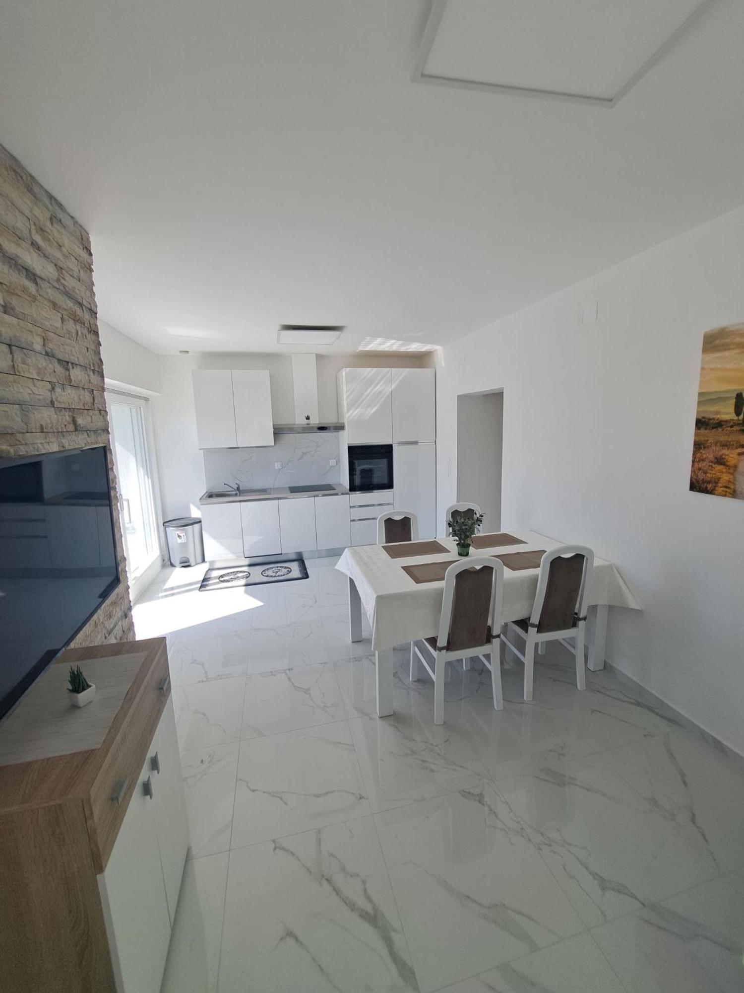 Apartmani Totic Malinska Buitenkant foto