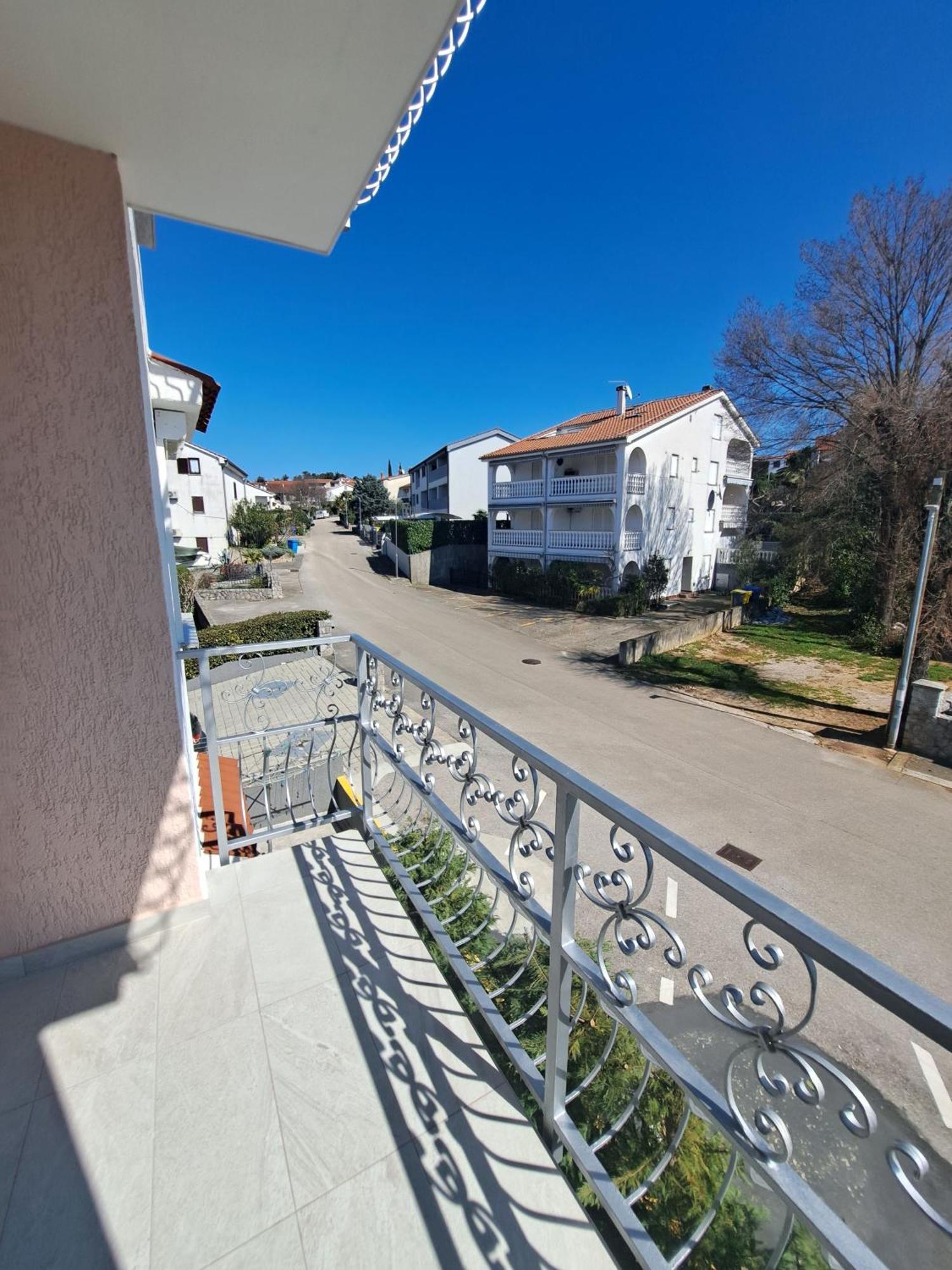 Apartmani Totic Malinska Buitenkant foto