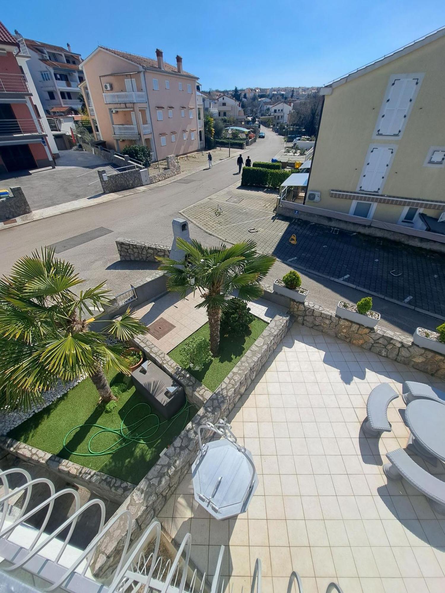 Apartmani Totic Malinska Buitenkant foto