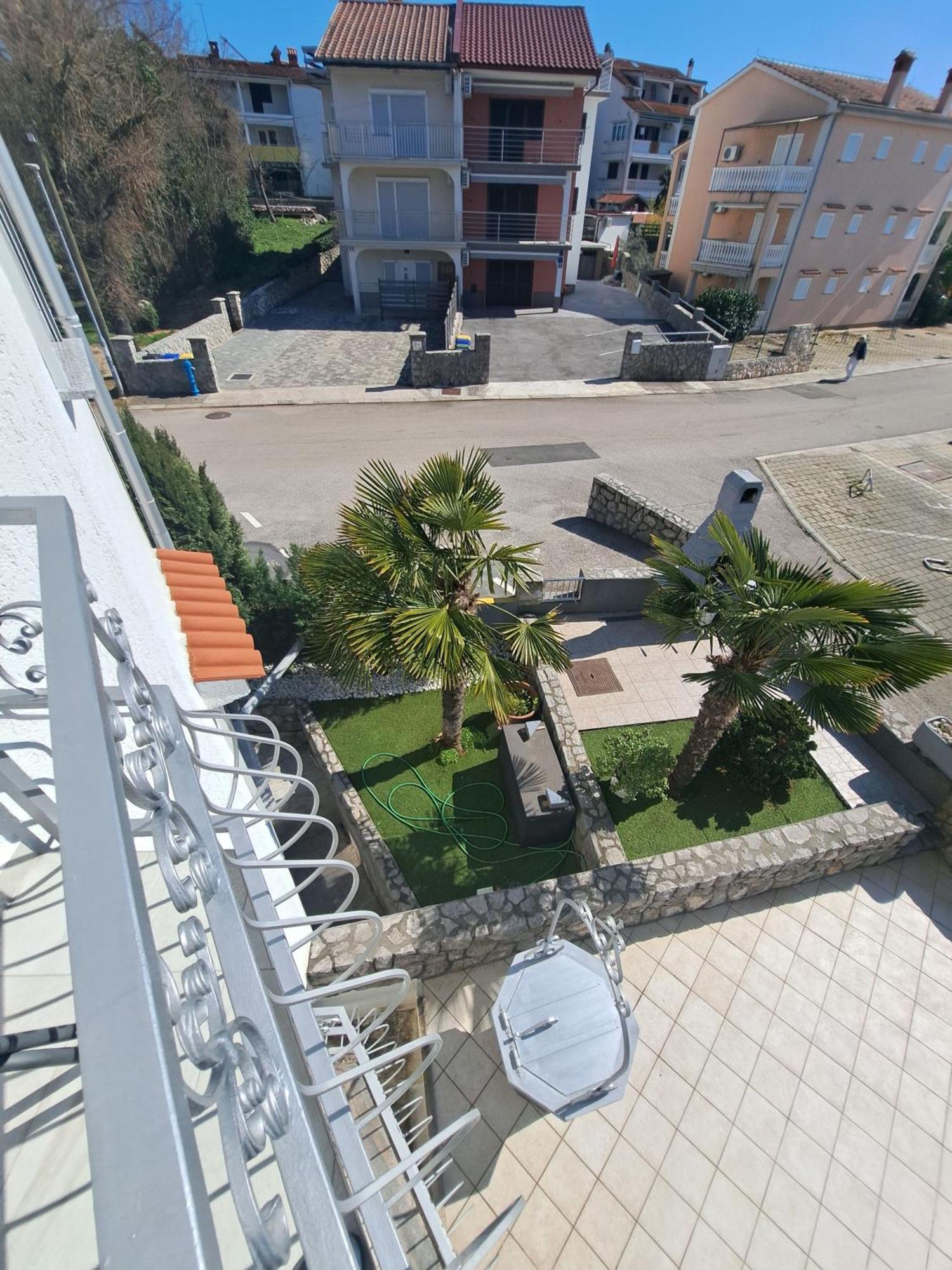Apartmani Totic Malinska Buitenkant foto