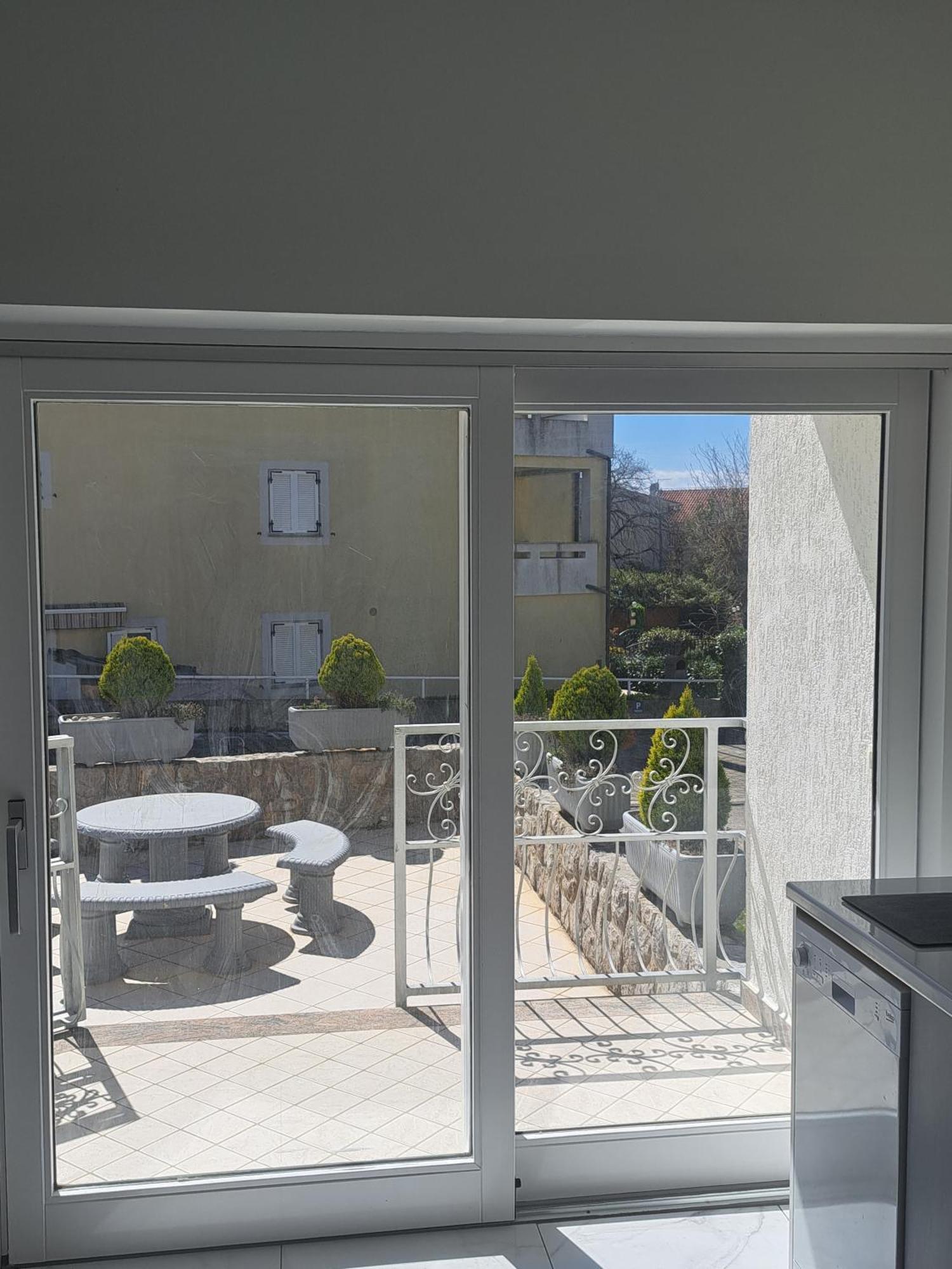 Apartmani Totic Malinska Buitenkant foto